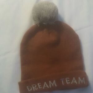 Dream team beanie with pompom(brown)(white)